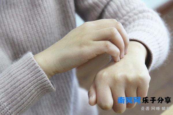 洗澡时搓下来的灰黑色泥垢是什么？