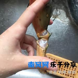 你会***螃蟹吗？真干净啊