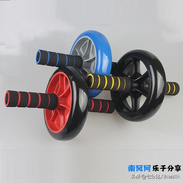 健腹轮如何使用，能够帮助练出腹肌？