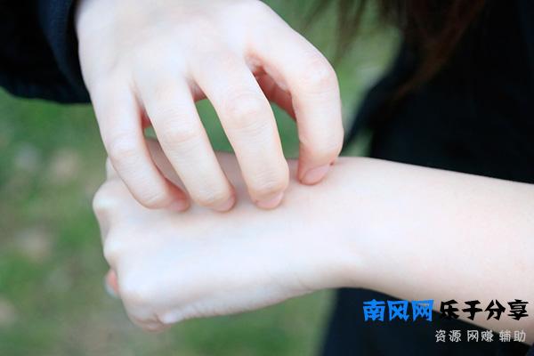 洗澡时搓下来的灰黑色泥垢是什么？