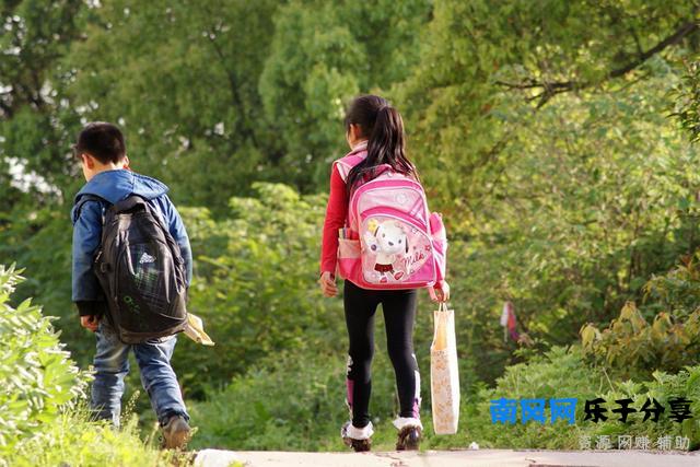 一切情感表达都如泥牛入海，养育孩子，要警惕“童年情感缺失”