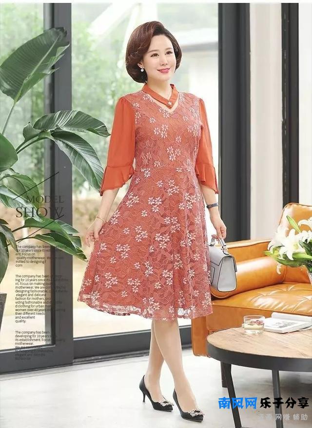 千百怡恋TouchTime|蕾丝连衣裙装点妈妈的浪漫春日！