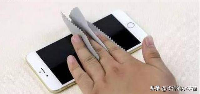 苹果手机掉水里怎么处理（手机掉水里但是一切正常）