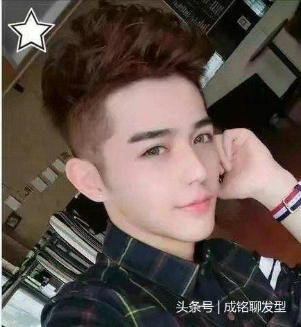 男生露额头发型(什么男生适合露额头)