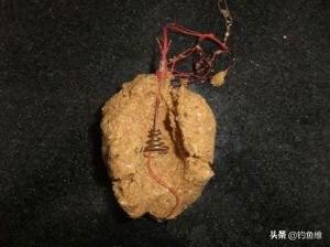 爆炸钩怎么上饵图解（爆炸钩挂蚯蚓图）