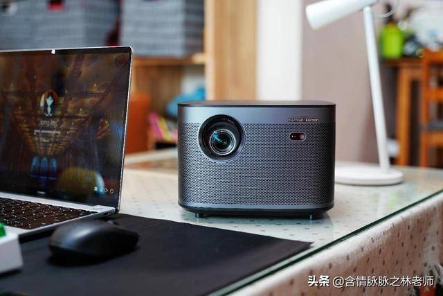 极米和坚果投影哪个好?投影仪选坚果还是极米