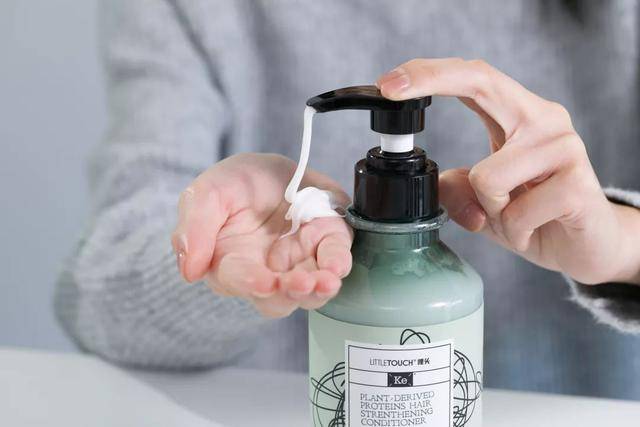 头发干燥毛糙怎么办（改善头发干枯毛躁偏方）