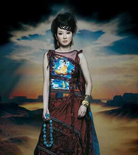 萨顶顶原名是周鹏吗(萨顶顶改名的原因)