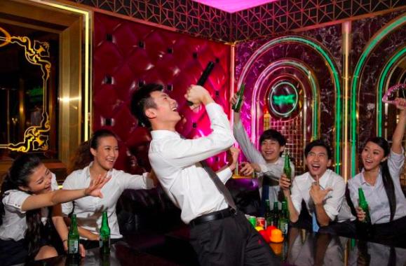 量贩式是什么意思（量贩式ktv和非量贩的区别）