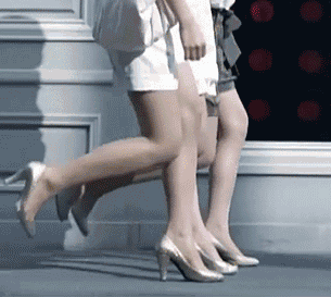 回眸一笑是什么意思（回眸一笑怎么解释）