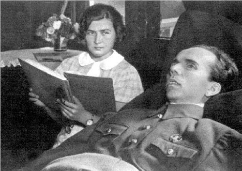 钢铁是怎样炼成的名句（钢铁是怎样炼成的亲情句子）