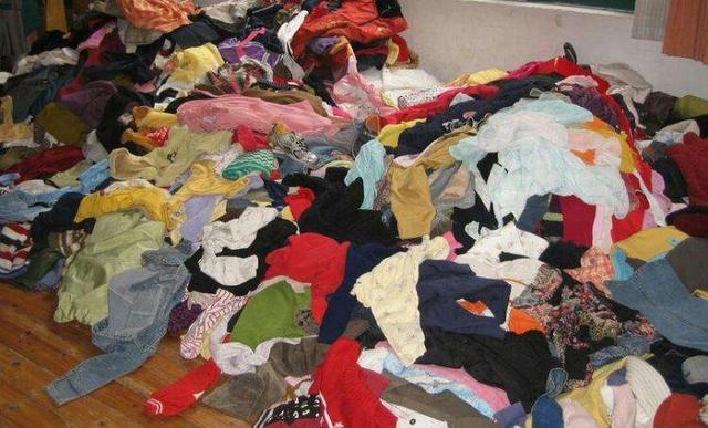 收旧衣服怎么赚钱（回收旧衣服一年赚200万）