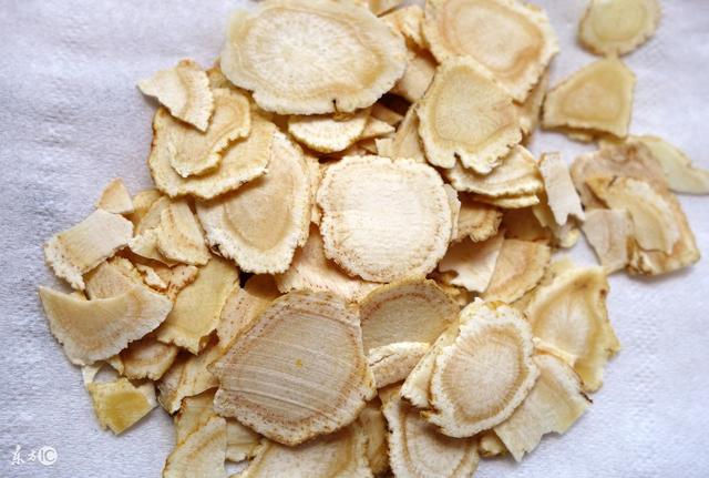 人参与西洋参的区别（西洋参跟人参的差别图）