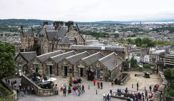 波丽莱多里的传说 英国古堡闹鬼事件！