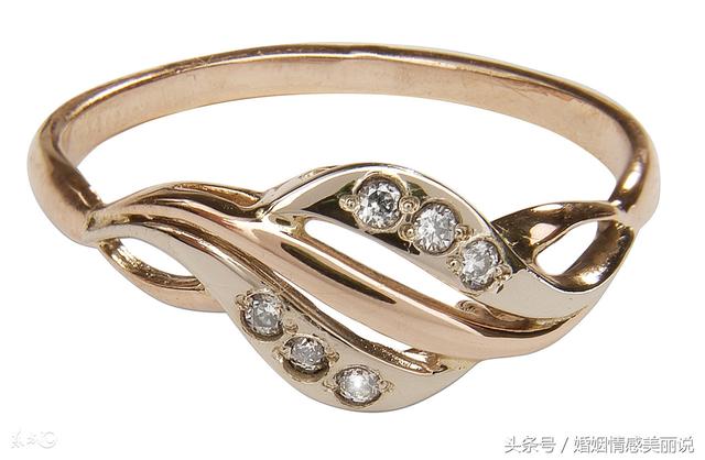 男生左手食指戴戒指（男生有女朋友了食指还戴戒指）