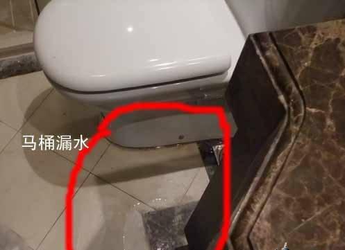 马桶渗水怎么办（马桶一冲水底座就漏水）
