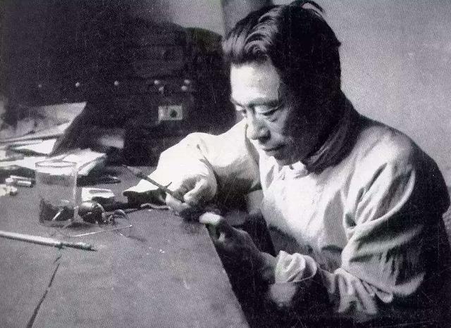 唯唯诺诺的意思（唯唯诺诺怎么解释）