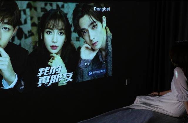 投影仪一般多少钱（几百块的投影仪靠谱吗）