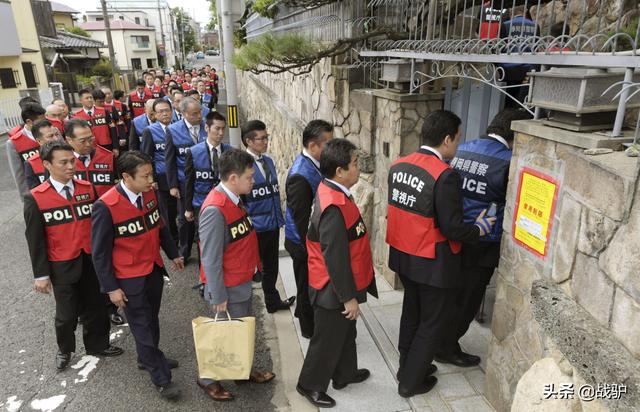 鱼贯而入造句（用鱼贯而入和愉快造句）