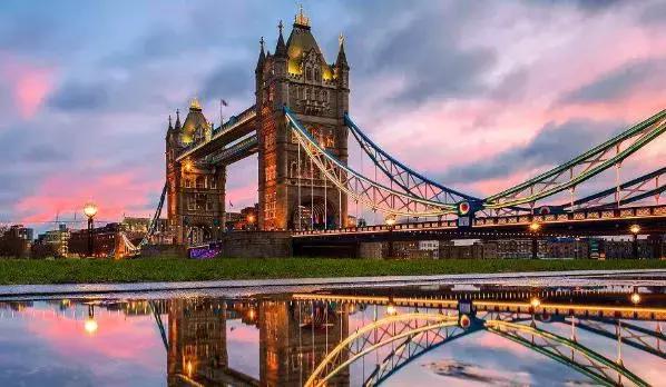 波丽莱多里的传说 英国古堡闹鬼事件！