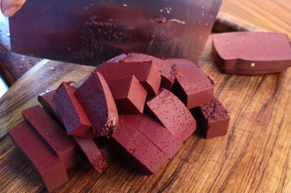 清炒猪血的家常做法（清炒猪血的做法窍门）