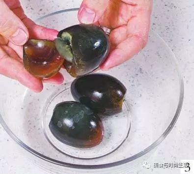 辣椒擂皮蛋的做法（湖南菜茄子擂辣椒皮蛋）