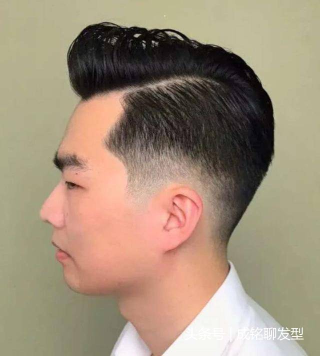 男生露额头发型(什么男生适合露额头)