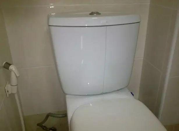 马桶渗水怎么办（马桶一冲水底座就漏水）