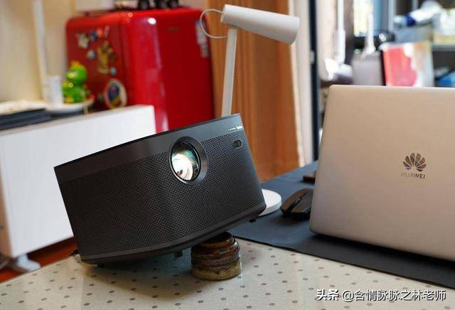 极米和坚果投影哪个好?投影仪选坚果还是极米