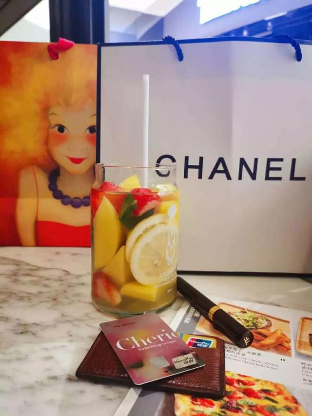 钱夫人雪梨是谁的老婆（钱夫人和雪梨关系）