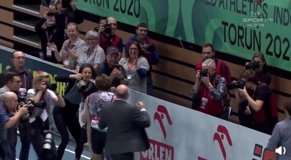 撑杆跳世界纪录！目前最高6米17！