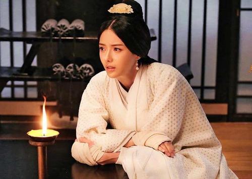 小时候觉得“何不食肉糜”很愚蠢，人到中年才发现：蠢得是自己