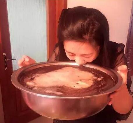 回眸一笑是什么意思（回眸一笑怎么解释）