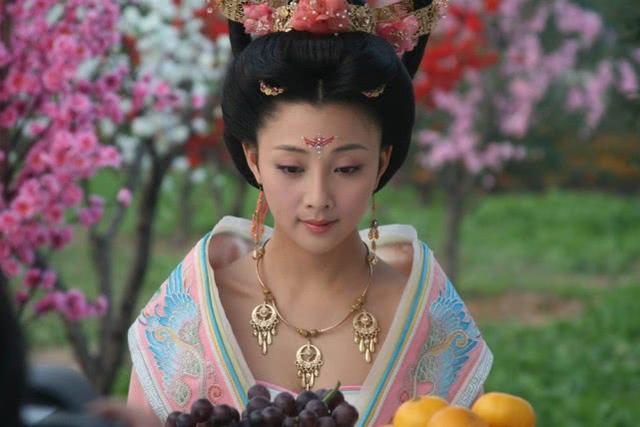 杨玄琰 杨贵妃的叔父，变成杨贵妃的爸爸