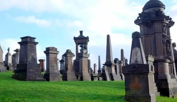 波丽莱多里的传说 英国古堡闹鬼事件！