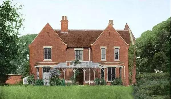 波丽莱多里的传说 英国古堡闹鬼事件！