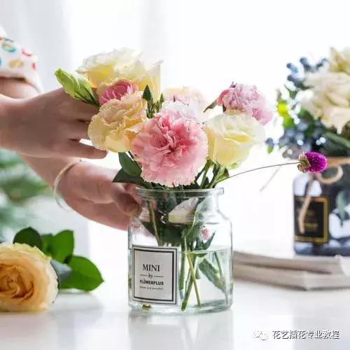 鲜花保鲜剂怎么用（鲜花保鲜剂一次放多少）