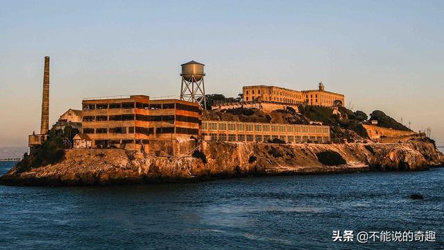 恶魔岛越狱事件 三个人活着被找到了吗？