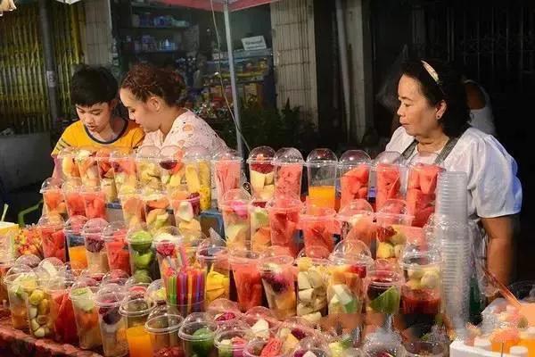 小城市稀缺**（三四线城市的超前生意）