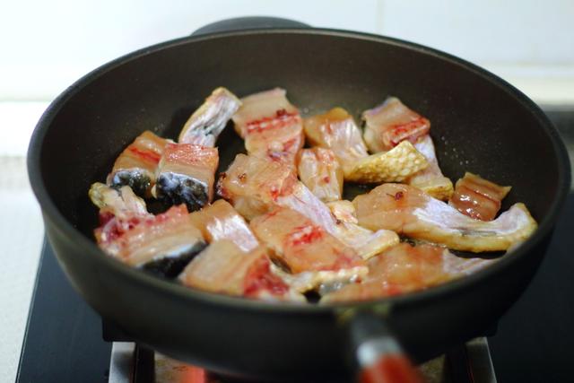 红烧草鱼块简单做法大全（红烧草鱼段的正宗做法）