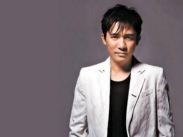 想当明星第一步怎么走(怎么样才可以做明星)