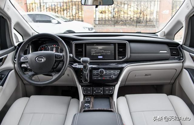 什么是保姆车(保姆车和房车哪个实用)