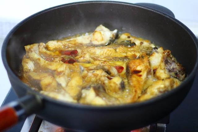 红烧草鱼块简单做法大全（红烧草鱼段的正宗做法）