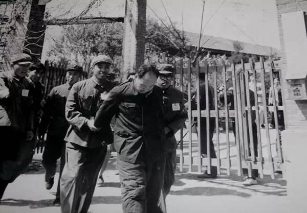 李云龙怎么死的 为什么宁愿**也不去东北?