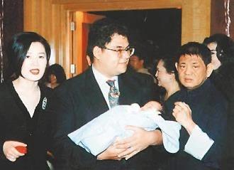 黄任中有哪些女人（黄任中的一生传奇）