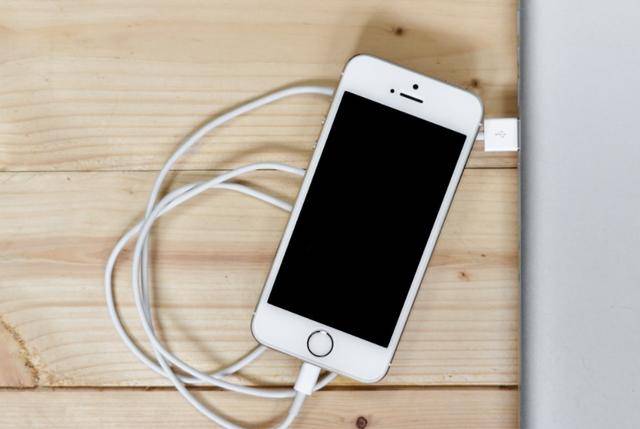 手机第一次充电注意事项（新手机充电注意事项）