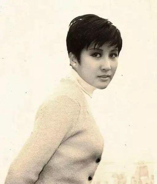 丁佩女儿资料和图片(现在结婚了吗)