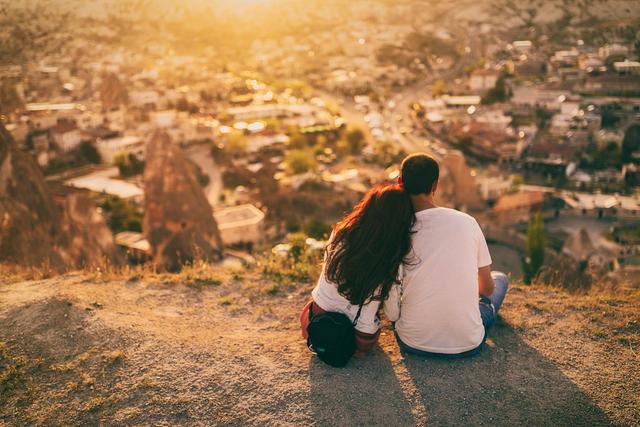 有一种感情叫做“恋人未满”