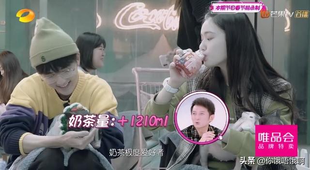 林允街头喝奶茶（林允天天喝什么奶茶）