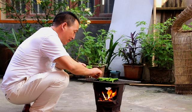 擂辣椒皮蛋的做法窍门（正宗湖南的做法）